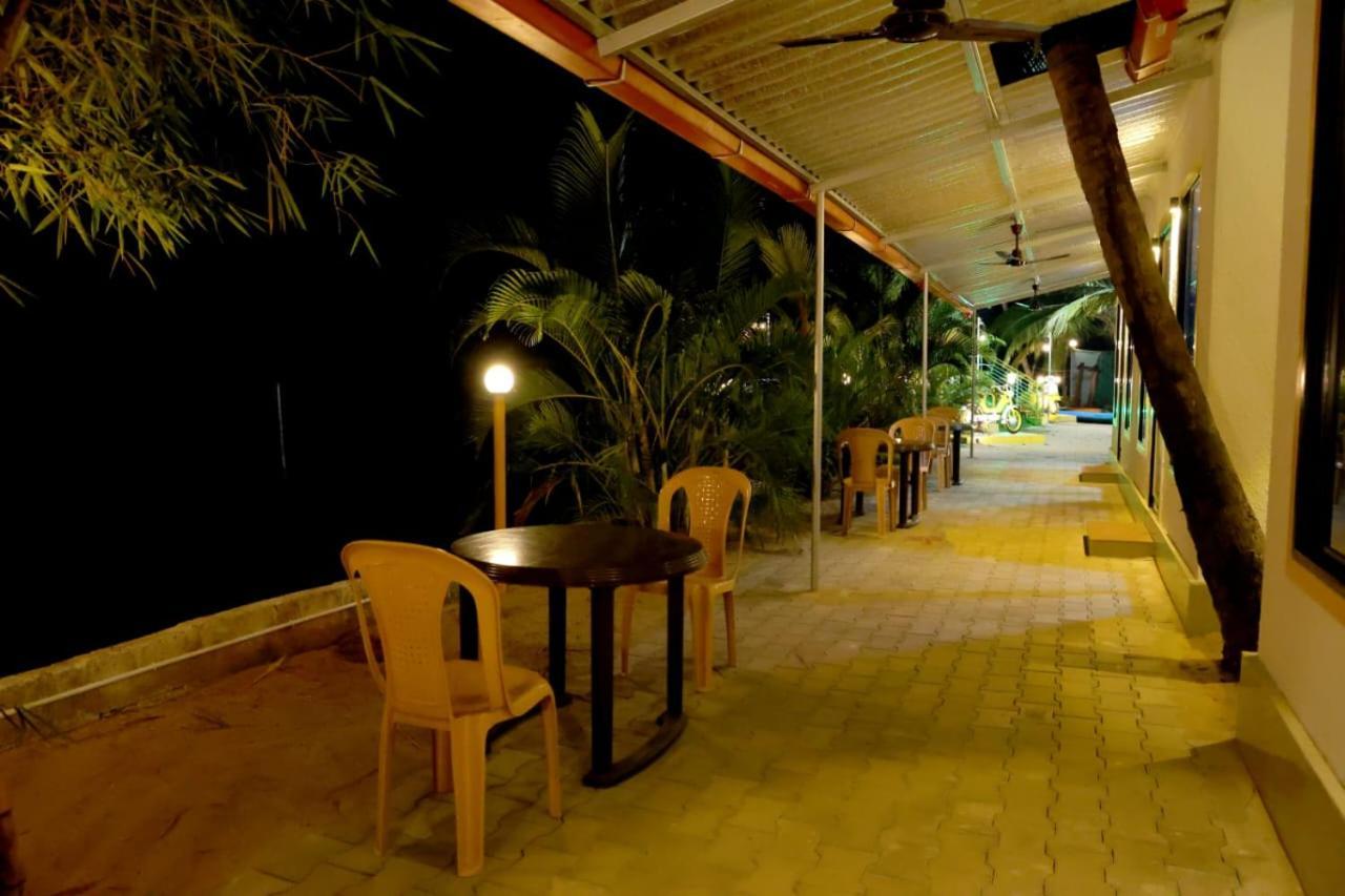 Hangout Kalyānpur エクステリア 写真